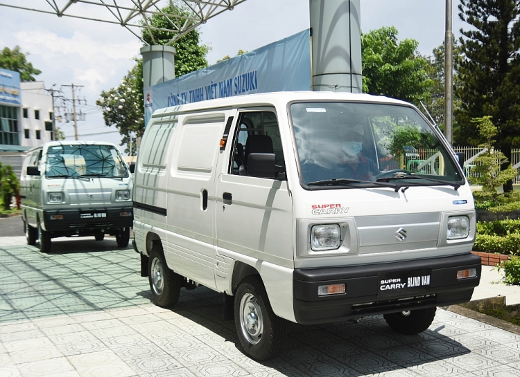 Xe tải nhẹ Suzuki Carry nhỏ gọn thích hợp di chuyển đến các khu vực đường sá nhỏ hẹp, hỗ trợ công việc lấy mẫu Xe tải nhẹ Suzuki Carry nhỏ gọn thích hợp di chuyển đến các khu vực đường sá nhỏ hẹp, hỗ trợ công việc lấy mẫu