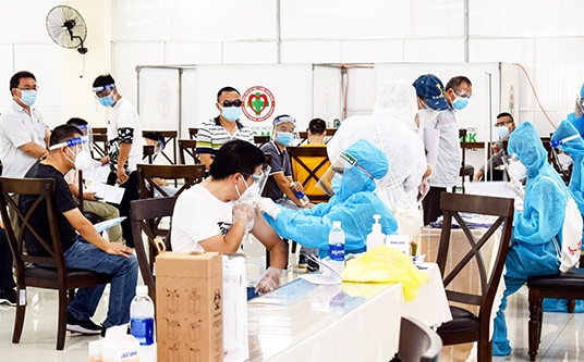 Ưu tiên tiêm vaccine cho công nhân các doanh nghiệp thực hiện “3 tại chỗ” Ưu tiên tiêm vaccine cho công nhân các doanh nghiệp thực hiện “3 tại chỗ”