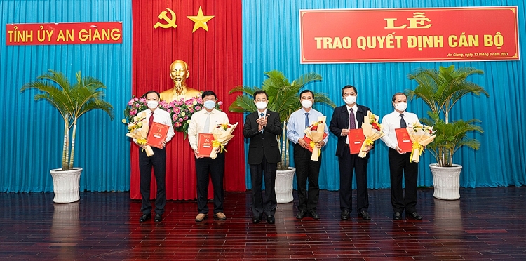 Loạt nhân sự, lãnh đạo mới được bổ nhiệm tại TP.HCM, An Giang, Nghệ An Loạt nhân sự, lãnh đạo mới được bổ nhiệm tại TP.HCM, An Giang, Nghệ An