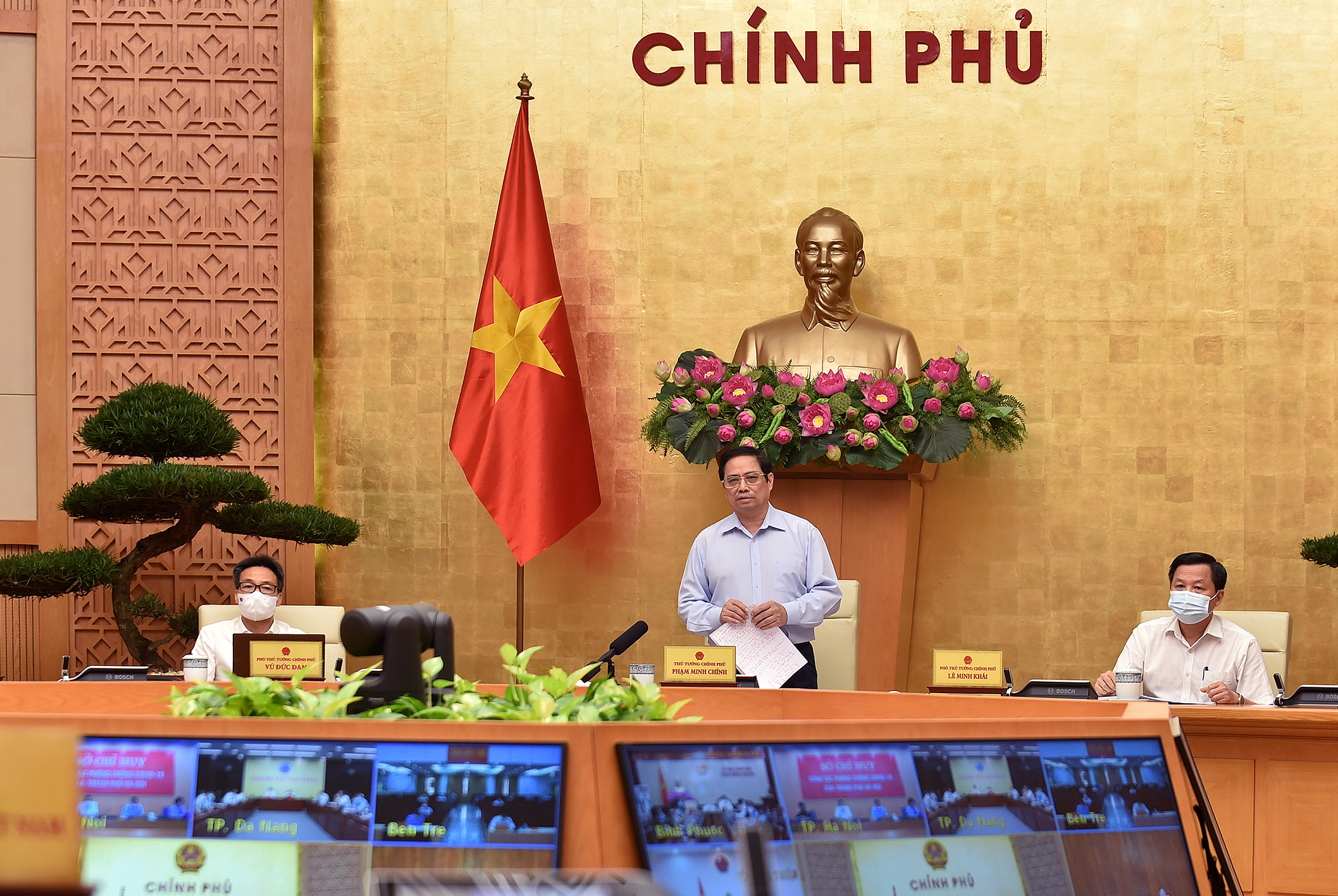Kiểm soát dịch bệnh nhanh nhất có thể, quyết không để khủng hoảng y tế, khủng hoảng kinh tế Kiểm soát dịch bệnh nhanh nhất có thể, quyết không để khủng hoảng y tế, khủng hoảng kinh tế