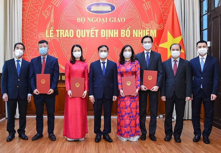 Lãnh đạo Bộ Ngoại giao cùng các cán bộ được bổ nhiệm chức vụ mới Lãnh đạo Bộ Ngoại giao cùng các cán bộ được bổ nhiệm chức vụ mới