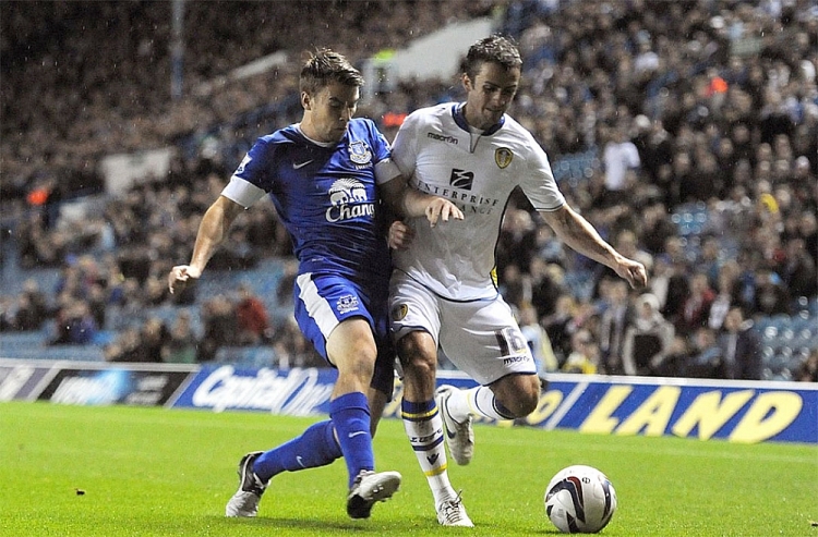 Cả Leeds (trắng) lẫn Everton (xanh) đều có được thành tích khá tốt ở mùa giải trước Cả Leeds (trắng) lẫn Everton (xanh) đều có được thành tích khá tốt ở mùa giải trước