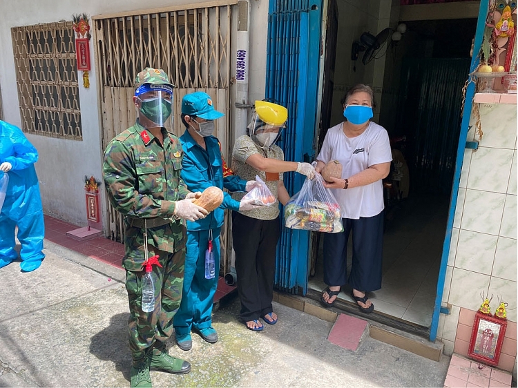 Ngày đầu ra quân hỗ trợ phòng chống dịch tại TP.HCM của lực lượng quân đội, công an Ngày đầu ra quân hỗ trợ phòng chống dịch tại TP.HCM của lực lượng quân đội, công an