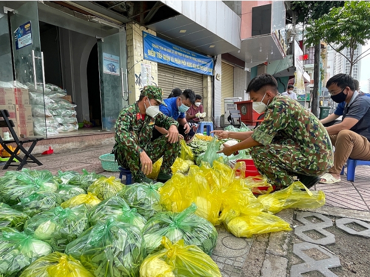 Ngày đầu ra quân hỗ trợ phòng chống dịch tại TP.HCM của lực lượng quân đội, công an Ngày đầu ra quân hỗ trợ phòng chống dịch tại TP.HCM của lực lượng quân đội, công an