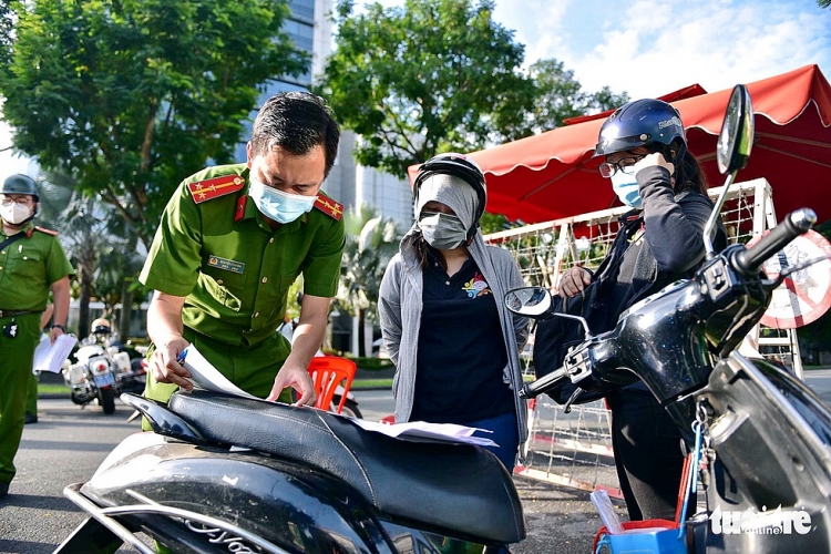 Ngày đầu ra quân hỗ trợ phòng chống dịch tại TP.HCM của lực lượng quân đội, công an Ngày đầu ra quân hỗ trợ phòng chống dịch tại TP.HCM của lực lượng quân đội, công an