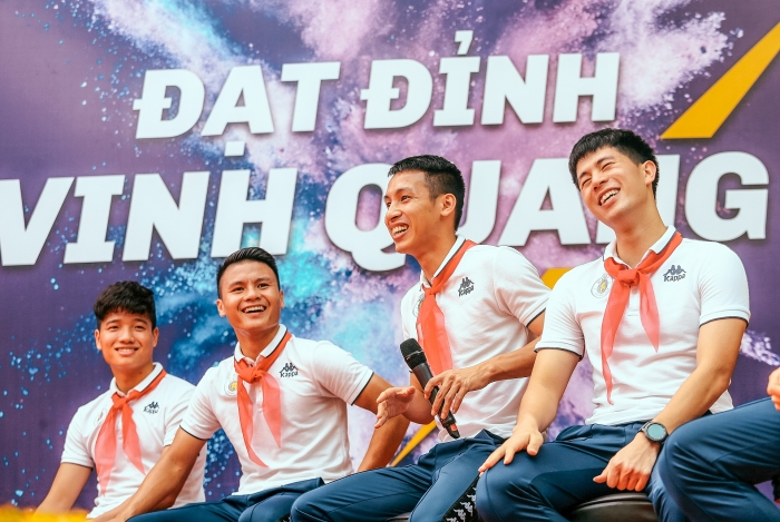 soi dong cuoc thi tiep lua dam me voi niem cam hung bat tan tu cac cau thu