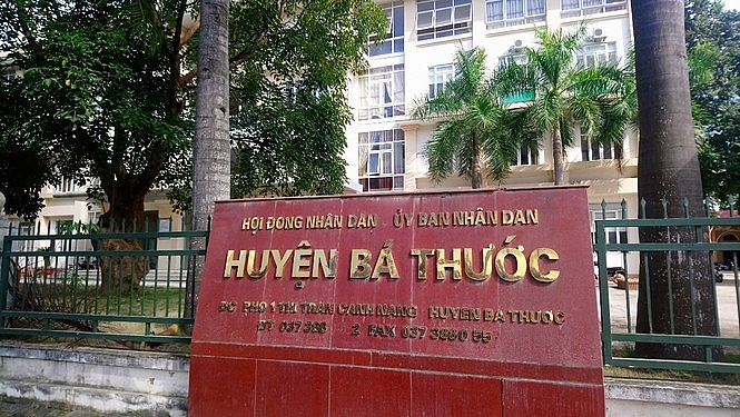 thanh hoa khien trach truong phong quan he bat chinh voi nu giao vien