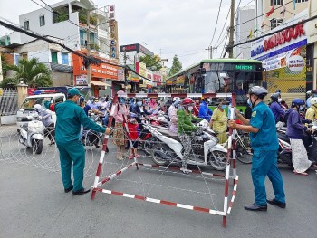 Chủ tịch TP.HCM lý giải 'vì sao giãn cách hoài mà dịch chưa giảm'