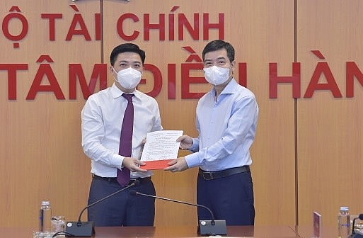 Ông Phạm Quang Toản nhận quyết định Ông Phạm Quang Toản nhận quyết định