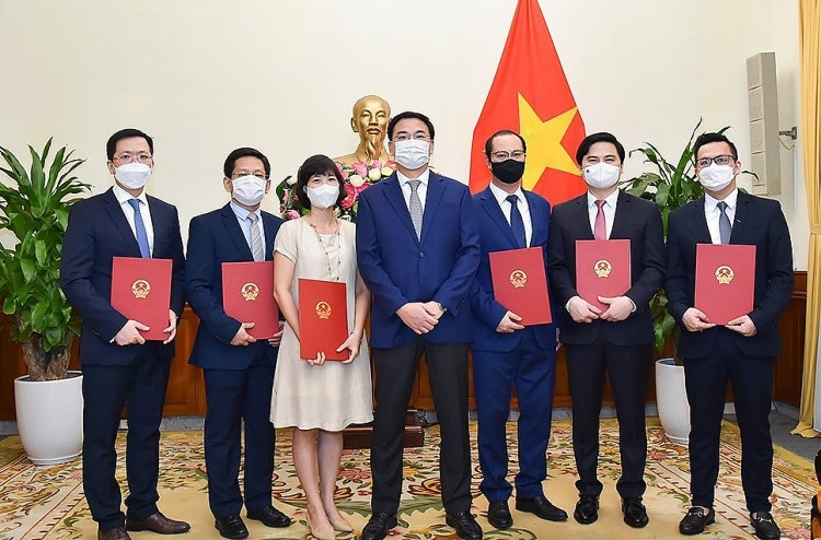 Nhân sự, lãnh đạo mới Ủy ban Trung ương MTTQ, Bộ Tài chính, Bộ Ngoại giao Nhân sự, lãnh đạo mới Ủy ban Trung ương MTTQ, Bộ Tài chính, Bộ Ngoại giao