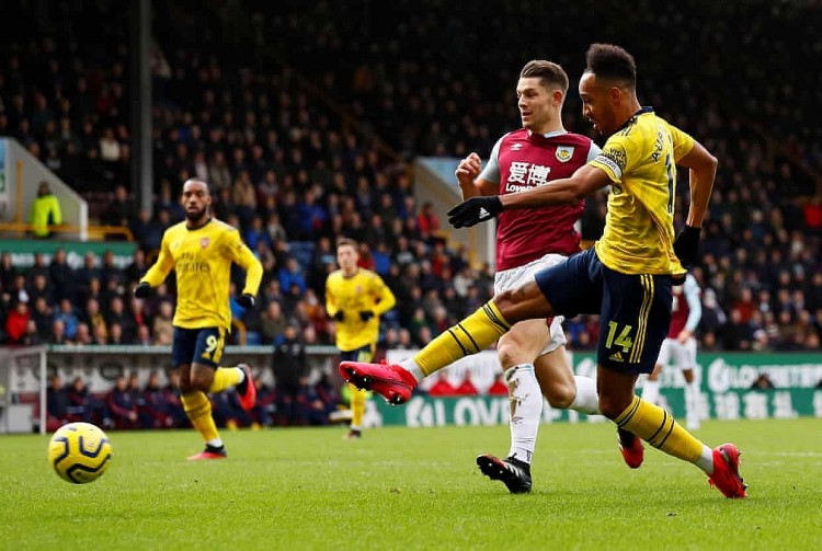 Arsenal (vàng) cần giành trọn 3 điểm trước Burnley để cải thiện thứ hạng Arsenal (vàng) cần giành trọn 3 điểm trước Burnley để cải thiện thứ hạng