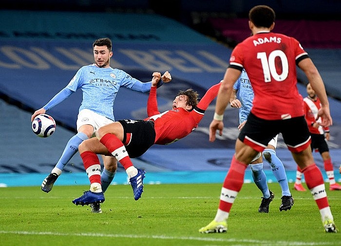 Man City (xanh) đủ sức giành trọn 3 điểm trước Southampton Man City (xanh) đủ sức giành trọn 3 điểm trước Southampton