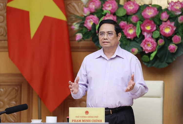Thủ tướng ghi nhận những đóng góp, cống hiến của các nhà khoa học, các chuyên gia ngành y tế đối với sự nghiệp chăm sóc, bảo vệ sức khỏe nhân dân (Ảnh: TTXVN)