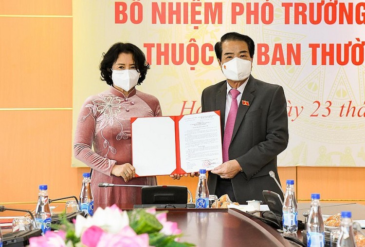 Bà Lê Thị Nguyệt được điều động, bổ nhiệm hức vụ Phó Trưởng Ban Dân nguyện (Ảnh: VGP) Bà Lê Thị Nguyệt được điều động, bổ nhiệm hức vụ Phó Trưởng Ban Dân nguyện (Ảnh: VGP)