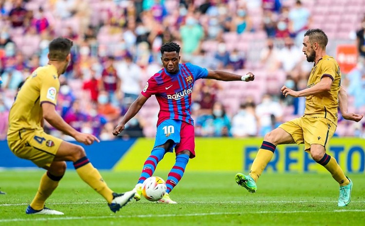 Barcelona (giữa) rất cần một chiến thắng trước Benfica Barcelona (giữa) rất cần một chiến thắng trước Benfica