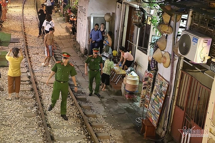 dong cua ca phe duong tau tu 1010