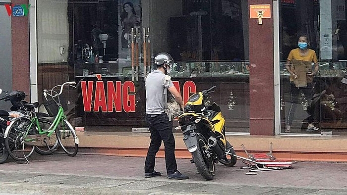 Nghi phạm cướp tiệm vàng ở Quảng Ninh là người... hiền lành? da bat duoc ke dung sung cuop tiem vang o quang ninh