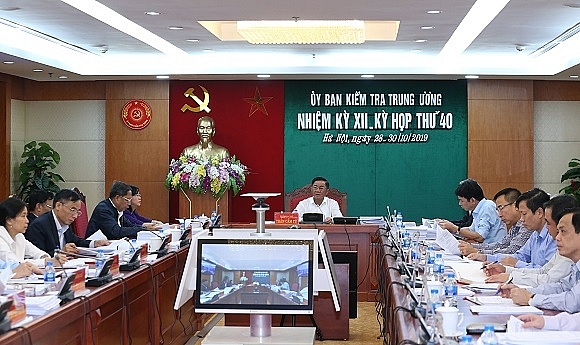 Hàng loạt lãnh đạo Tập đoàn Xăng dầu Việt Nam bị kỷ luật hang loat lanh dao tap doan xang dau viet nam bi ky luat