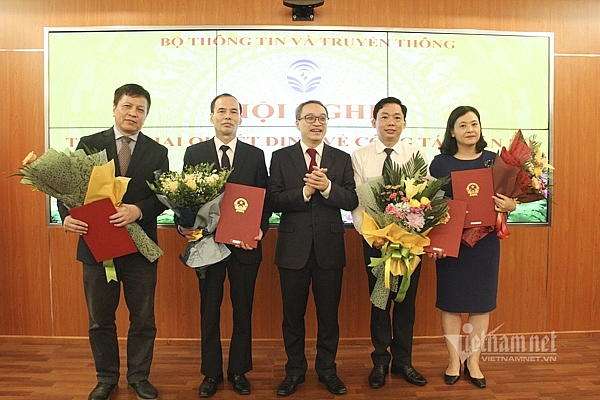 Bộ TT-TT triển khai các quyết định mới về công tác cán bộ (Ảnh: Vietnamnet) 1650 bo nhiem 6
