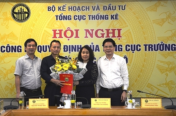 Ông Nguyễn Ngọc Tú nhận quyết định bổ nhiệm (Ảnh: VGP) 2127 tctk