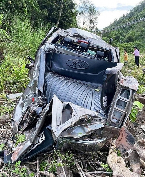 Nghệ An Ô tô lao xuống vực 2 giáo viên tử vong 1 người nguy kịch nghe an o to lao xuong vuc 2 giao vien tu vong 1 nguoi nguy kich