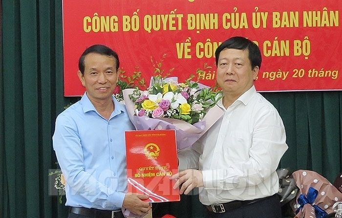 Ông Cao Ngọc Quang (trái) được bổ nhiệm Quyền Chánh Thanh tra tỉnh Hải Dương (Ảnh: Báo Hải Dương) Ông Cao Ngọc Quang (trái) được bổ nhiệm Quyền Chánh Thanh tra tỉnh Hải Dương (Ảnh: Báo Hải Dương)