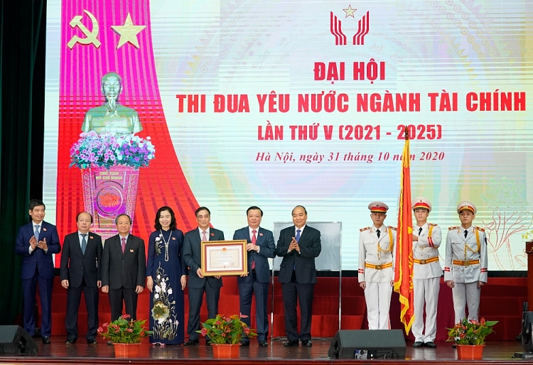 Thủ tướng Nguyễn Xuân Phúc: Không tận thu, cũng không có chuyện ban phát Thủ tướng Nguyễn Xuân Phúc: Không tận thu, cũng không có chuyện ban phát