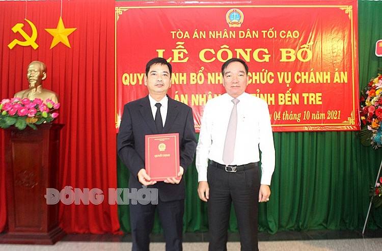 Ông Bùi Quang Sơn nhận quyết định bổ nhiệm Ông Bùi Quang Sơn nhận quyết định bổ nhiệm
