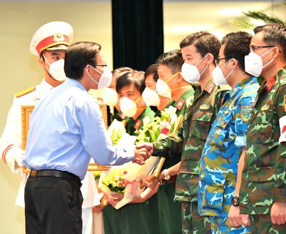 TP.HCM tuyên dương, cảm ơn lực lượng hỗ trợ chống dịch COVID-19 TP.HCM tuyên dương, cảm ơn lực lượng hỗ trợ chống dịch COVID-19