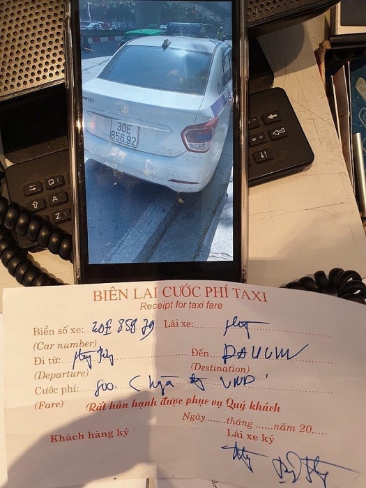 he lo danh tinh chu taxi du bi to chat chem khach tay o ha noi