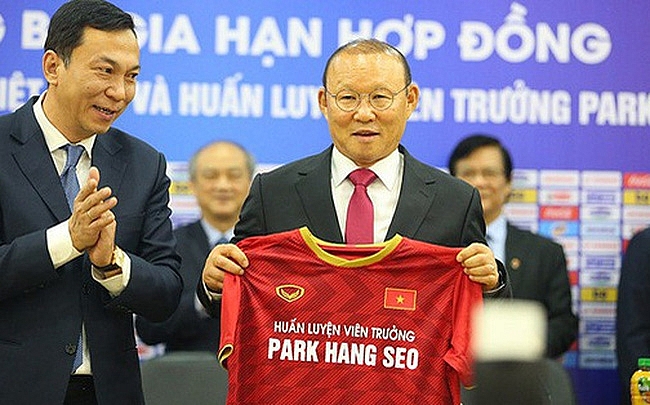 hlv park hang seo di vao lich su bong da viet nam nho muc luong cuc khung