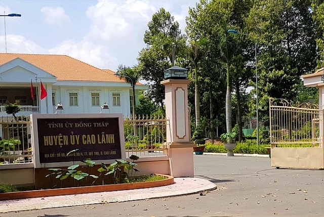 Chuyển công tác bí thư xã bị tố quan hệ bất chính với vợ người khác da chuyen cong tac bi thu xa bi to quan he bat chinh voi vo nguoi khac