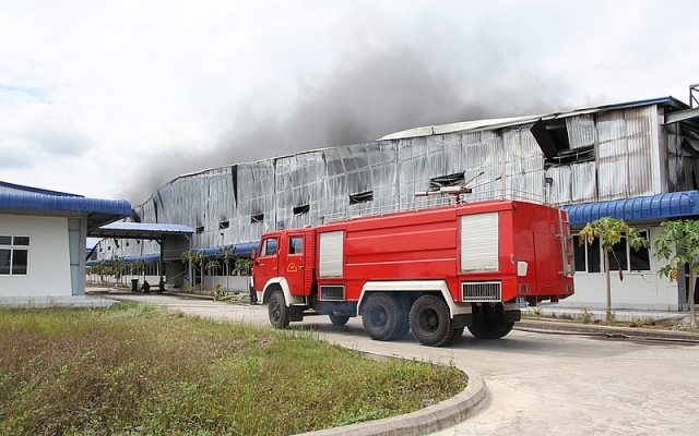 Hiện trường kinh hoàng vụ cháy rụi 10.000m2 xưởng may Nhà Bè tại Sóc Trăng hien truong kinh hoang vu chay rui 10000m2 xuong may nha be tai soc trang