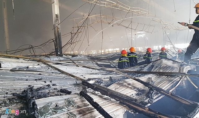 Hiện trường kinh hoàng vụ cháy rụi 10.000m2 xưởng may Nhà Bè tại Sóc Trăng hien truong kinh hoang vu chay rui 10000m2 xuong may nha be tai soc trang