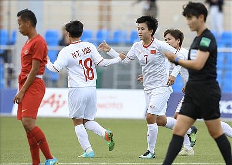 nu viet nam la doi bong dau tien gianh ve vao ban ket sea games