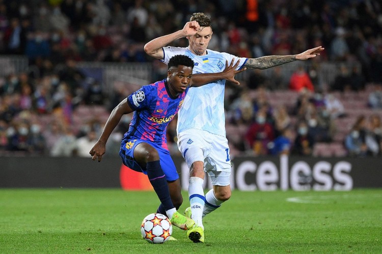 Barcelona (trái) đang có dấu hiệu hụt hơi Barcelona (trái) đang có dấu hiệu hụt hơi