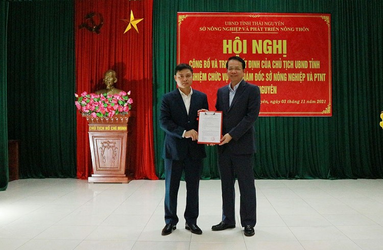 Ông Dương Văn Hào nhận quyết định bổ nhiệm (Ảnh: Báo Thái Nguyên) Ông Dương Văn Hào nhận quyết định bổ nhiệm (Ảnh: Báo Thái Nguyên)
