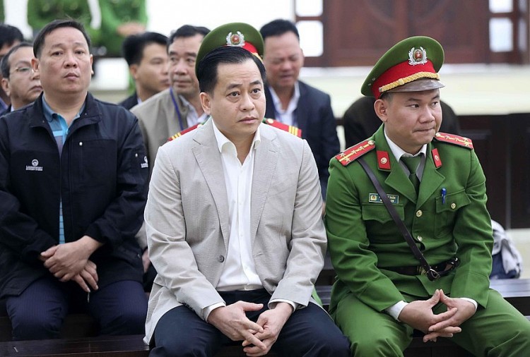 Bị cáo Phan Văn Anh Vũ (tức Vũ Xét xử vụ Vũ 'nhôm' hối lộ cựu lãnh đạo Tổng cục Tình báo