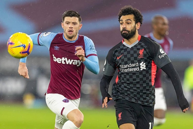 Liverpool (đen) đang đứng đầu BXH, song đội chủ nhà West Ham cũng có phong độ ấn tượng Liverpool (đen) đang đứng đầu BXH, song đội chủ nhà West Ham cũng có phong độ ấn tượng