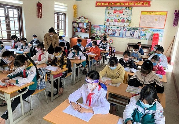 Học sinh ở một số địa phương đi học trở lại Học sinh ở một số địa phương đi học trở lại