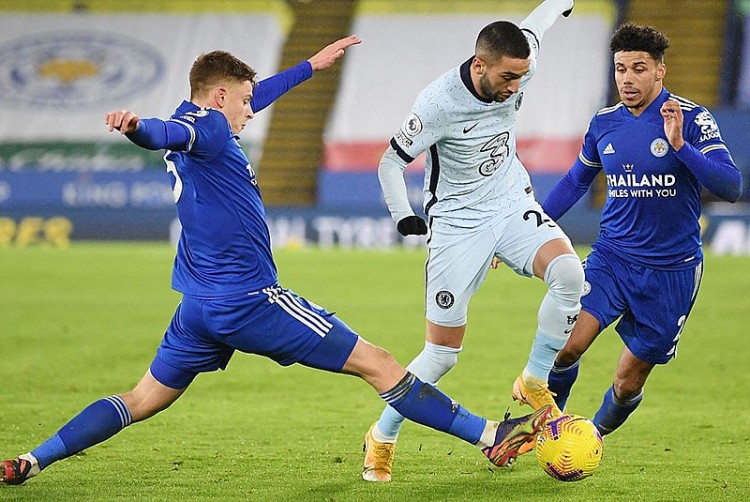 Chelsea (trắng) đang đứng đầu BXH với phong độ cực kỳ ổn định Chelsea (trắng) đang đứng đầu BXH với phong độ cực kỳ ổn định