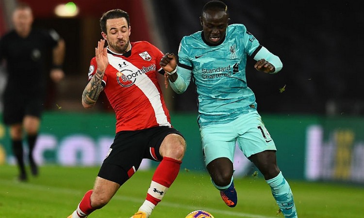 Liverpool (trái) đang thi đấu cực tốt trên sân nhà Anfield