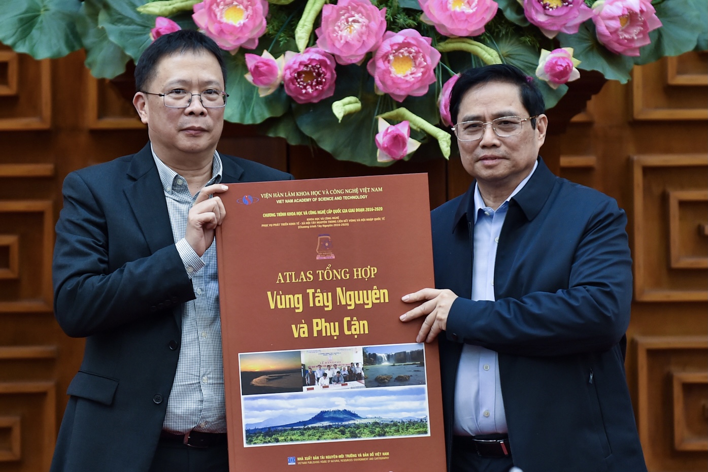 Hoạt động nghiên cứu khoa học phải gắn với ứng dụng và phát triển công nghệ, phục vụ phát triển kinh tế - xã hội Hoạt động nghiên cứu khoa học phải gắn với ứng dụng và phát triển công nghệ, phục vụ phát triển kinh tế - xã hội