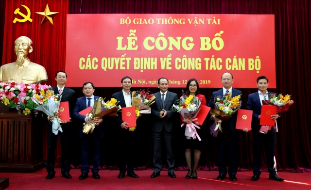 Vụ "quỹ đen" Cục đường thuỷ: Cục trưởng xuống làm Cục phó cuc truong bi khien trach ve lam cuc pho cuc hang hai