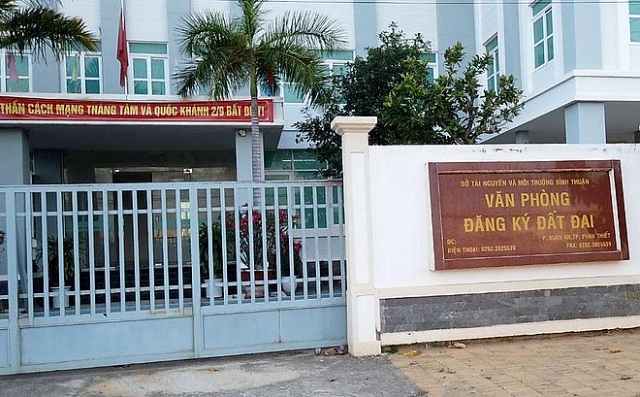 Nguyên Giám đốc Văn phòng Đăng ký đất đai tỉnh Bình Thuận bị cách hết chức vụ trong Đảng nguyen giam doc van phong dang ky dat dai tinh binh thuan bi cach het chuc vu trong dang
