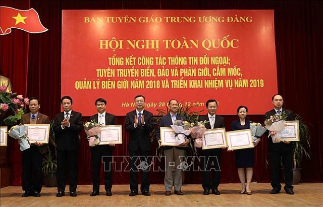 Cần tăng cường hơn nữa sự gắn kết giữa thông tin đối nội và thông tin đối ngoại can tang cuong hon nua su gan ket giua thong tin doi noi va thong tin doi ngoai