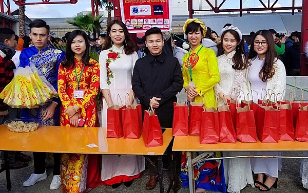 lan dau tien to chuc quy mo festival tet viet tai nhat ban