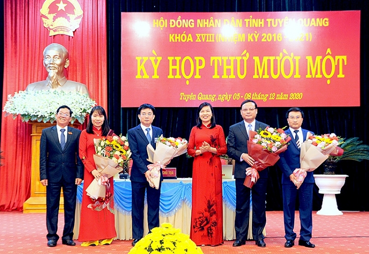 Các nhân sự mới ra mắt tại kỳ họp (Ảnh: Báo Tuyên Quang)