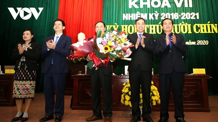 Ông Lê Quang Chiến (giữa) được bầu giữ chức Phó Chủ tịch HĐND tỉnh Quảng Trị (Ảnh: VOV) Ông Lê Quang Chiến (giữa) được bầu giữ chức Phó Chủ tịch HĐND tỉnh Quảng Trị (Ảnh: VOV)