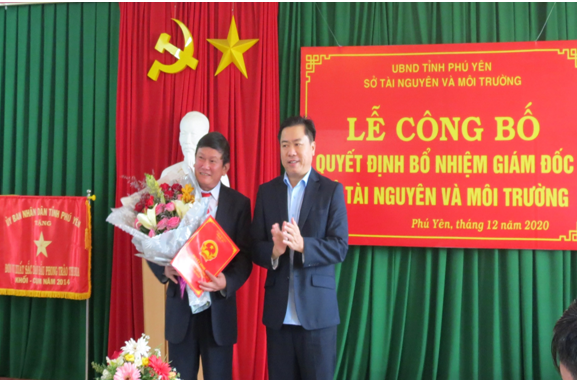 Ông Đặng Ngọc Anh nhận quyết định bổ nhiệm (Ảnh: Báo Phú Yên) Ông Đặng Ngọc Anh nhận quyết định bổ nhiệm (Ảnh: Báo Phú Yên)